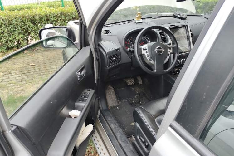 Used Dongfeng Fengdu MX6 2015 2.0L CVT 4x4 Dream Edition Driver Seat