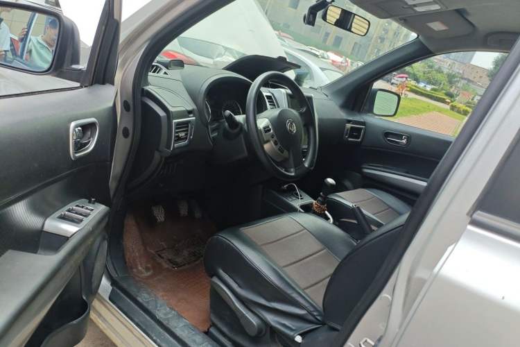 Used Dongfeng Fengdu MX6 2015 2.0L Manual Two-Wheel Drive Navigation Edition Driver Seat