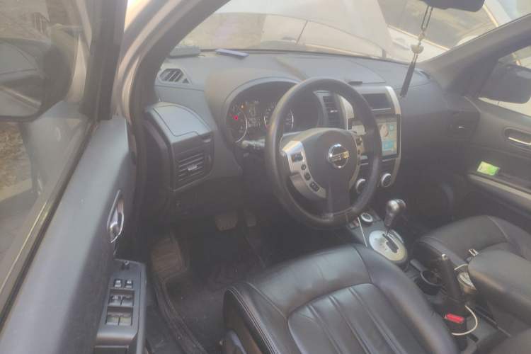 Used Dongfeng Fengdu MX6 2015 2.0L CVT 4x4 Dream Edition Driver Seat