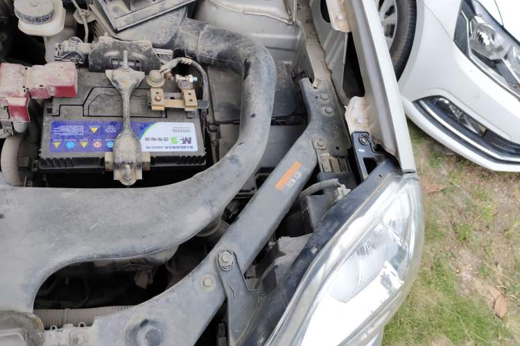 Used Dongfeng Fengdu MX6 2015 2.0L CVT 4x4 Dream Edition Engine Bay Left
