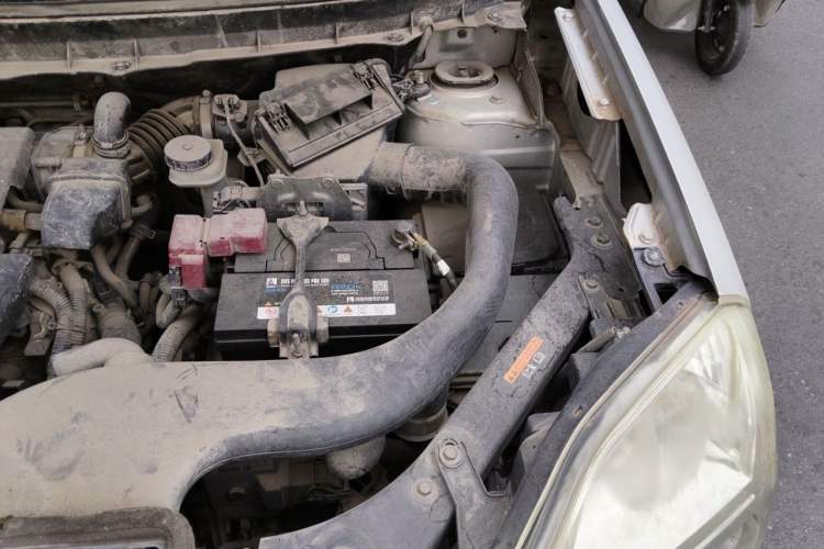 Used Dongfeng Fengdu MX6 2015 2.0L CVT Two-Wheel Drive Dream Edition Engine Bay Left