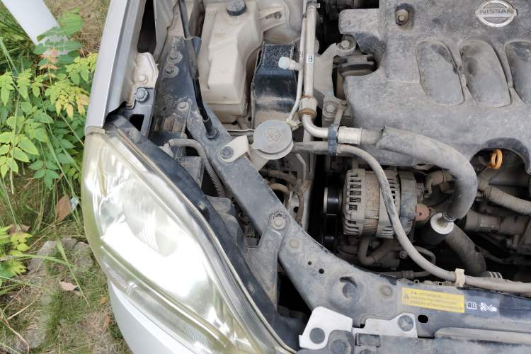 Used Dongfeng Fengdu MX6 2015 2.0L CVT 4x4 Dream Edition Engine Bay Right
