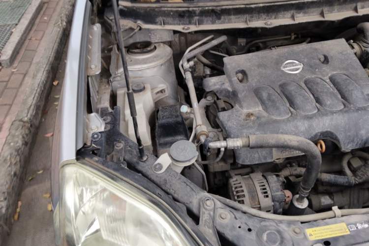 Used Dongfeng Fengdu MX6 2015 2.0L CVT Two-Wheel Drive Dream Edition Engine Bay Right