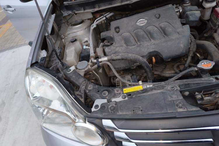 Used Dongfeng Fengdu MX6 2015 2.0L CVT Two-Wheel Drive Excellence Edition Engine Bay Right