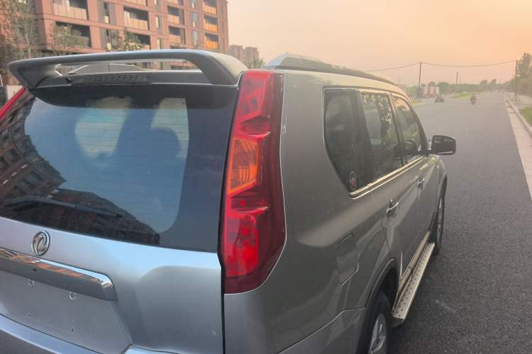 Used Dongfeng Fengdu MX6 2015 2.0L CVT Two-Wheel Drive All-Around Version Exterior 3