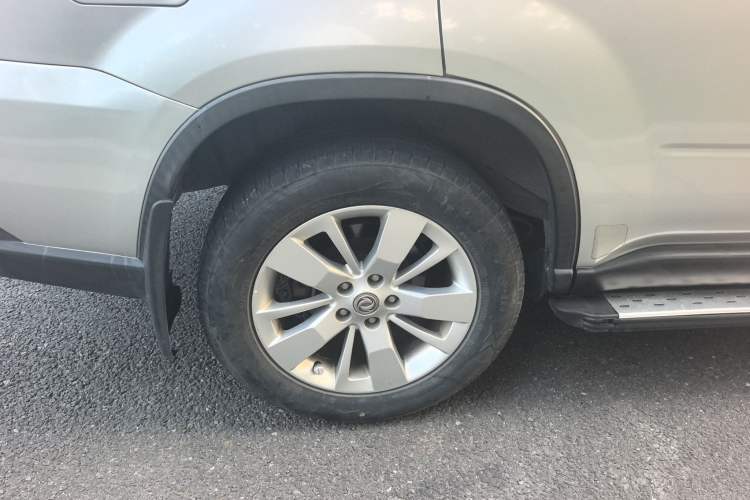 Used Dongfeng Fengdu MX6 2015 2.0L CVT Two-Wheel Drive All-Around Version Exterior 5