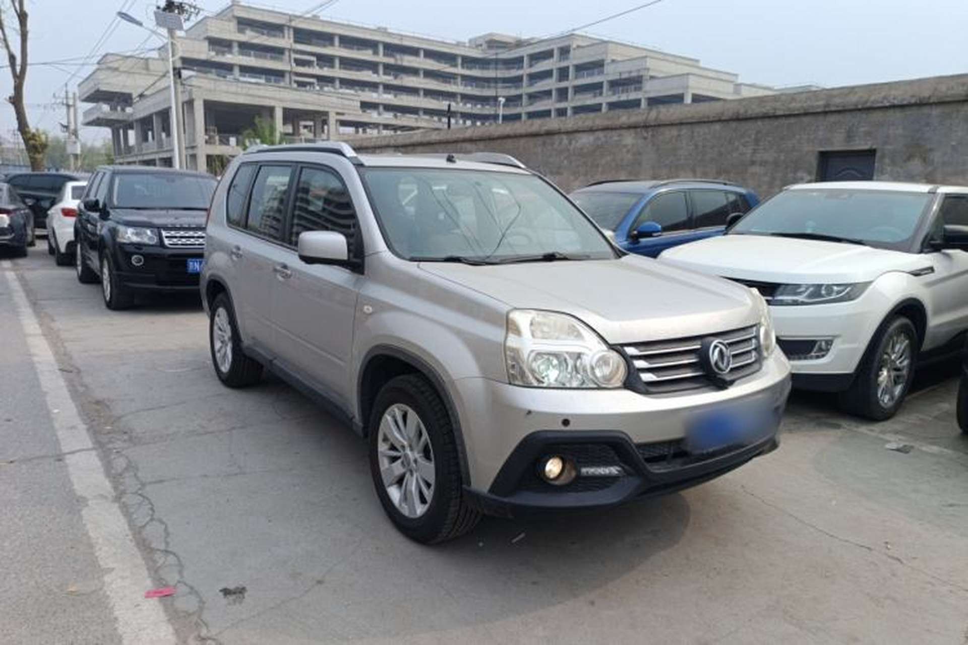 Used Dongfeng Fengdu MX6 2015 2.0L CVT 4x4 Dream Edition Front Right 45 Deg