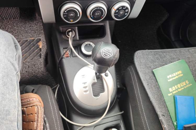 Used Dongfeng Fengdu MX6 2015 2.0L CVT All-Wheel-Drive All-in-One Version Gear Lever