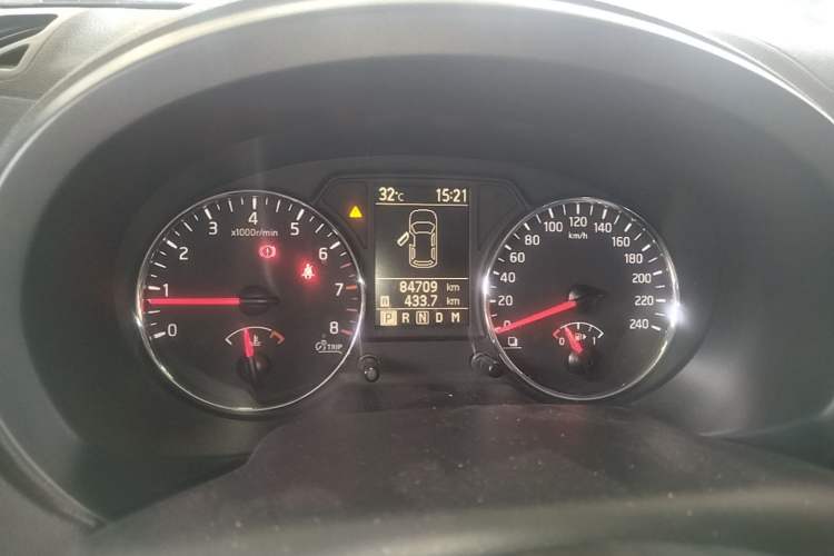 Used Dongfeng Fengdu MX6 2015 2.0L CVT Two-Wheel Drive All-Around Version Instrument Cluster