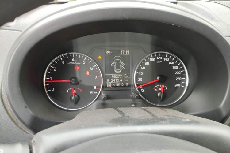 Used Dongfeng Fengdu MX6 2015 2.0L CVT 4x4 Dream Edition Instrument Cluster