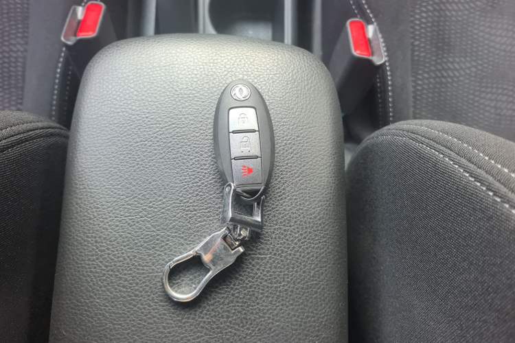 Used Dongfeng Fengdu MX6 2015 2.0L CVT Two-Wheel Drive All-Around Version Interior 1
