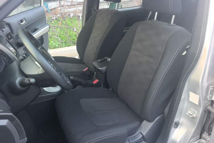 Used Dongfeng Fengdu MX6 2015 2.0L CVT Two-Wheel Drive All-Around Version Left Front Seat