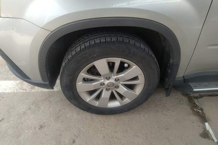 Used Dongfeng Fengdu MX6 2015 2.0L CVT Two-Wheel Drive All-Around Version Left Front Wheel Hub