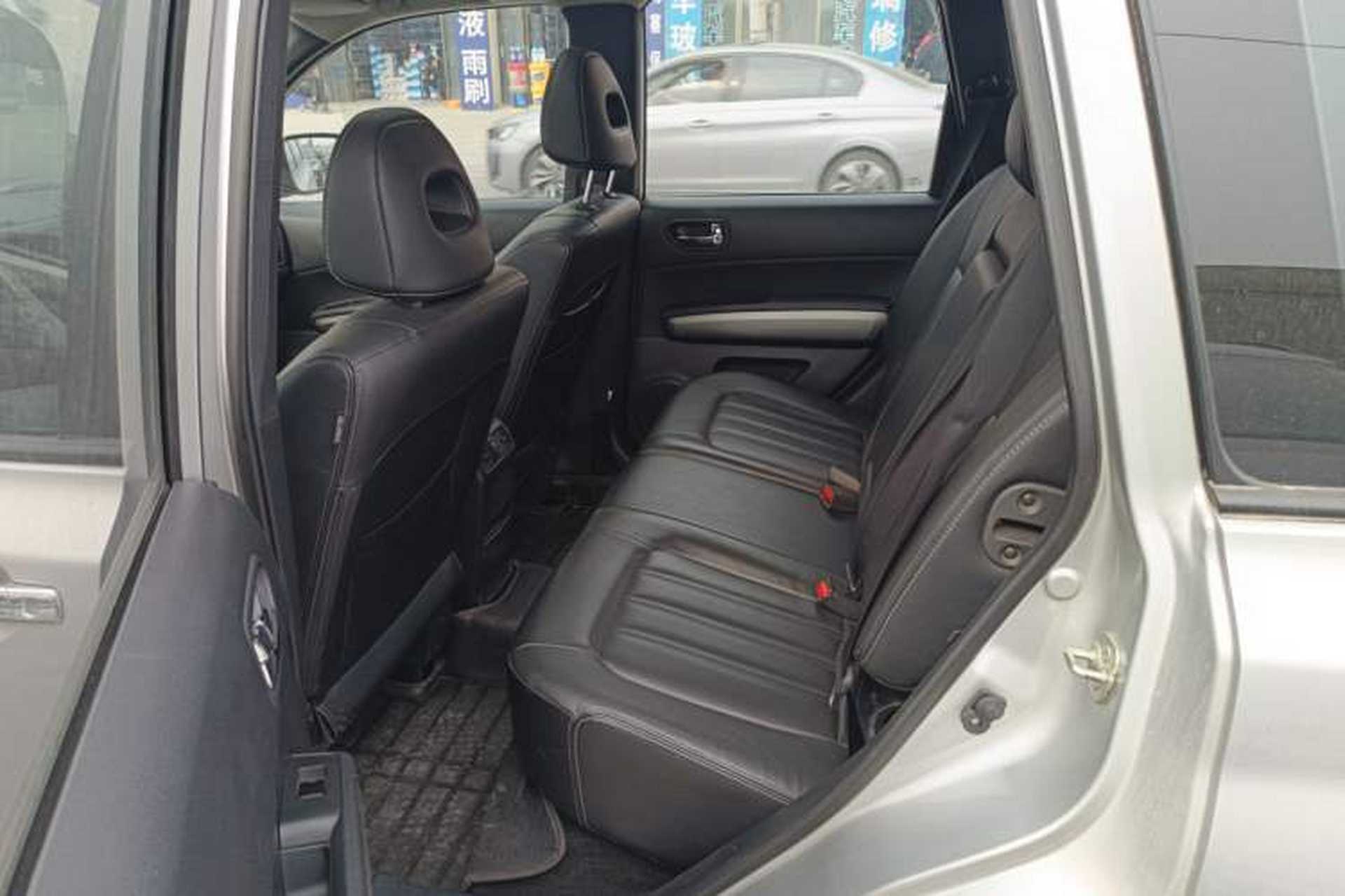 Used Dongfeng Fengdu MX6 2015 2.0L CVT 4x4 Dream Edition Left Rear Seat