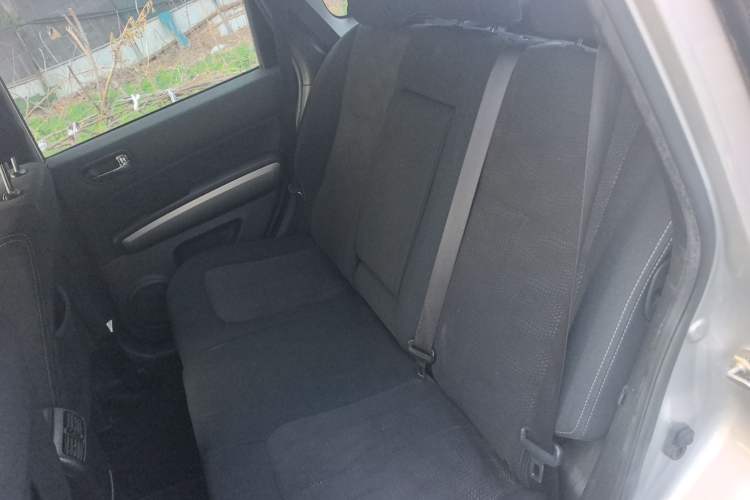 Used Dongfeng Fengdu MX6 2015 2.0L CVT Two-Wheel Drive All-Around Version Left Rear Seat