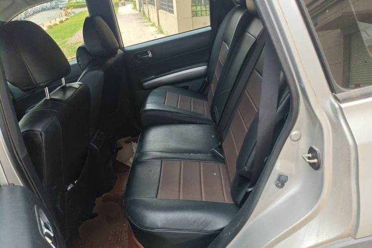 Used Dongfeng Fengdu MX6 2015 2.0L Manual Two-Wheel Drive Navigation Edition Left Rear Seat