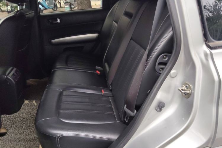 Used Dongfeng Fengdu MX6 2015 2.0L CVT Two-Wheel Drive Dream Edition Left Rear Seat