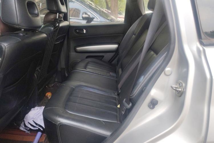 Used Dongfeng Fengdu MX6 2015 2.0L CVT Two-Wheel Drive Dream Edition Left Rear Seat