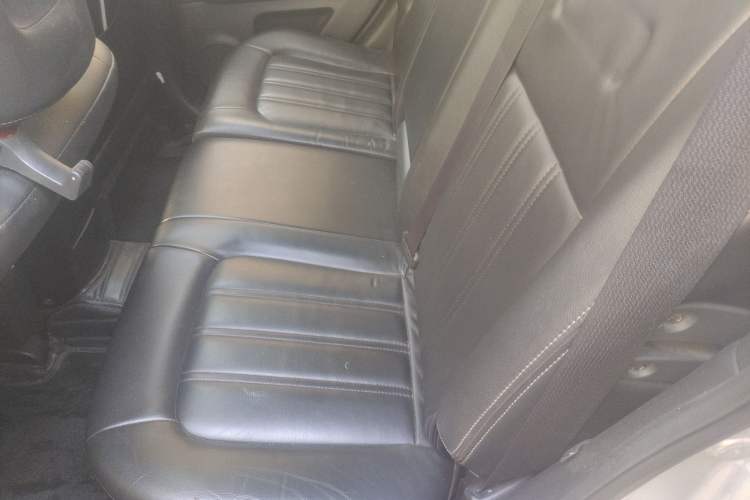 Used Dongfeng Fengdu MX6 2015 2.0L CVT 4x4 Dream Edition Left Rear Seat