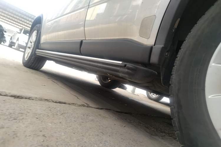 Used Dongfeng Fengdu MX6 2015 2.0L CVT Two-Wheel Drive All-Around Version Left Side Sill
