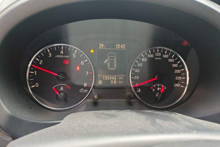 Used Dongfeng Fengdu MX6 2015 2.0L Manual Two-Wheel Drive Navigation Edition Odometer Close Up