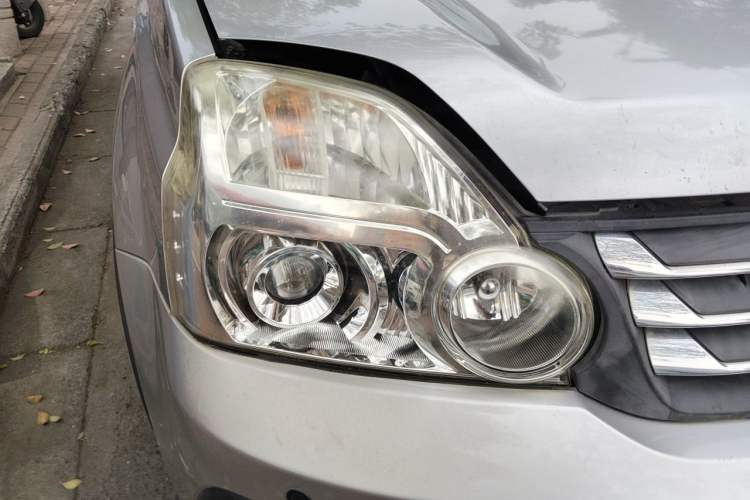 Used Dongfeng Fengdu MX6 2015 2.0L CVT Two-Wheel Drive Dream Edition Right Front Headlight