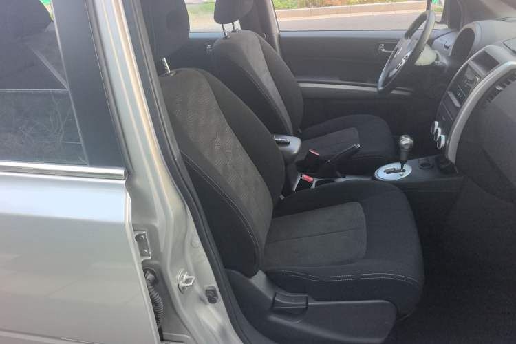 Used Dongfeng Fengdu MX6 2015 2.0L CVT Two-Wheel Drive All-Around Version Right Front Seat