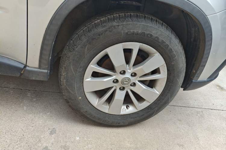 Used Dongfeng Fengdu MX6 2015 2.0L Manual Two-Wheel Drive Navigation Edition Right Front Wheel Hub