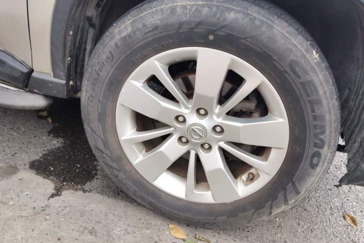 Used Dongfeng Fengdu MX6 2015 2.0L CVT Two-Wheel Drive Dream Edition Right Front Wheel Hub