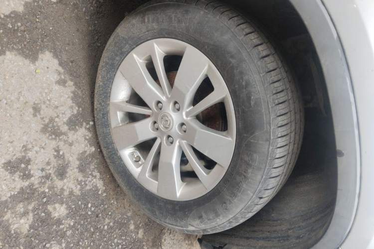Used Dongfeng Fengdu MX6 2015 2.0L CVT Two-Wheel Drive Dream Edition Right Front Wheel Hub