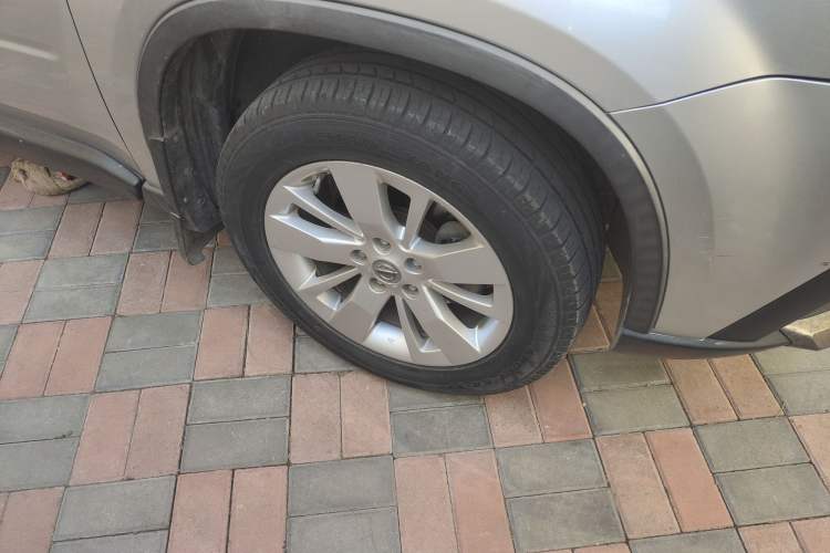 Used Dongfeng Fengdu MX6 2015 2.0L CVT 4x4 Dream Edition Right Front Wheel Hub
