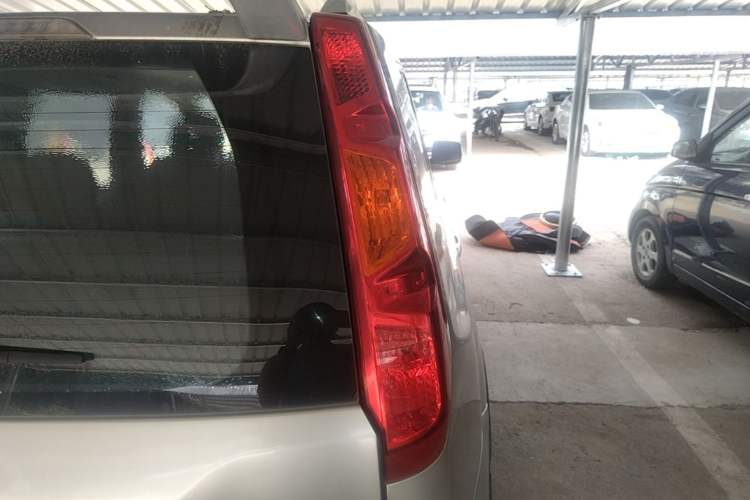 Used Dongfeng Fengdu MX6 2015 2.0L CVT Two-Wheel Drive All-Around Version Right Rear Taillight