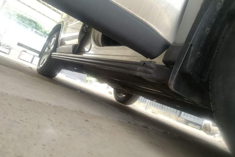 Used Dongfeng Fengdu MX6 2015 2.0L CVT Two-Wheel Drive All-Around Version Right Side Sill