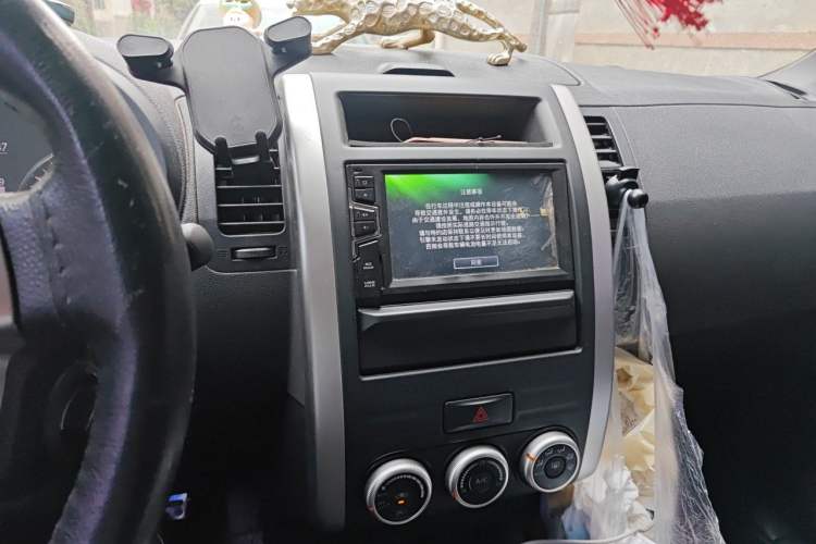 Used Dongfeng Fengdu MX6 2015 2.0L CVT Two-Wheel Drive Dream Edition Audio And AC Panel