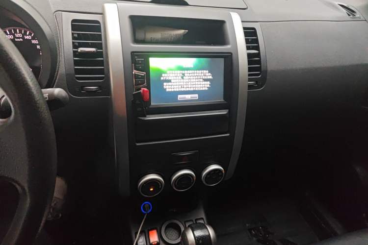 Used Dongfeng Fengdu MX6 2015 2.0L CVT Two-Wheel Drive Dream Edition Audio And AC Panel