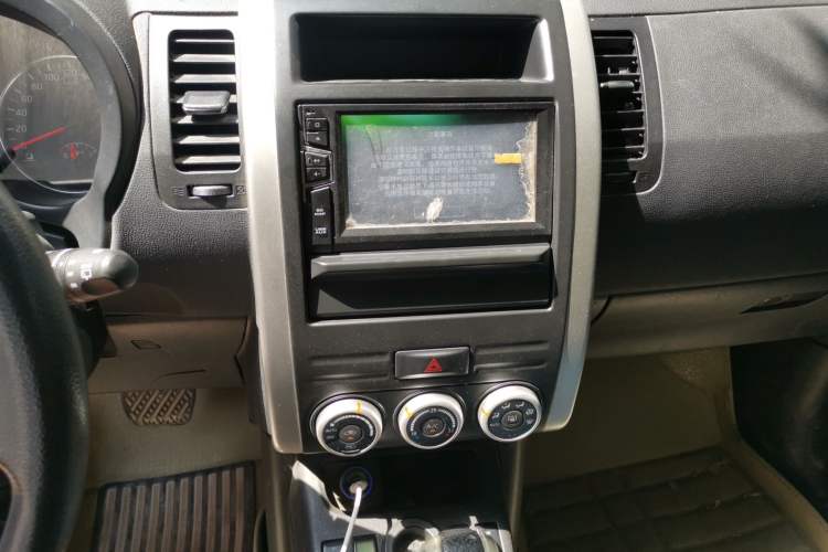 Used Dongfeng Fengdu MX6 2015 2.0L CVT Two-Wheel Drive Dream Edition Audio And AC Panel
