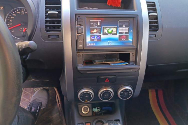 Used Dongfeng Fengdu MX6 2015 2.0L CVT Two-Wheel Drive Dream Edition Audio And AC Panel