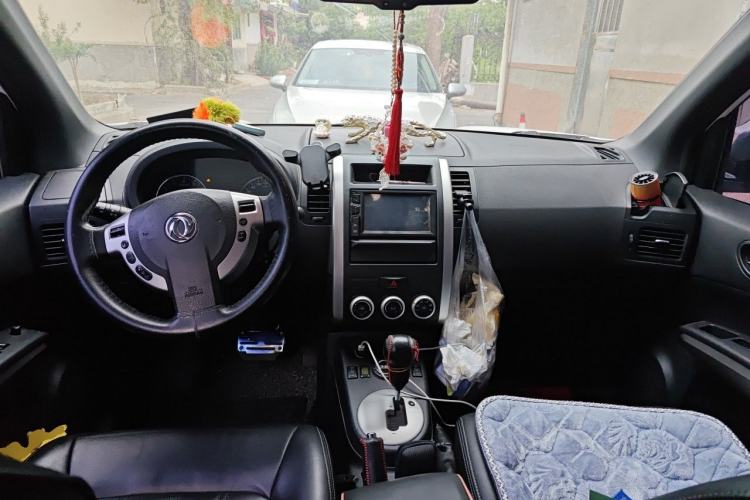 Used Dongfeng Fengdu MX6 2015 2.0L CVT Two-Wheel Drive Dream Edition Center Console