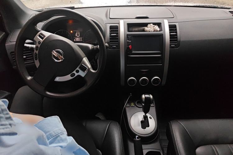 Used Dongfeng Fengdu MX6 2015 2.0L CVT Two-Wheel Drive Dream Edition Center Console