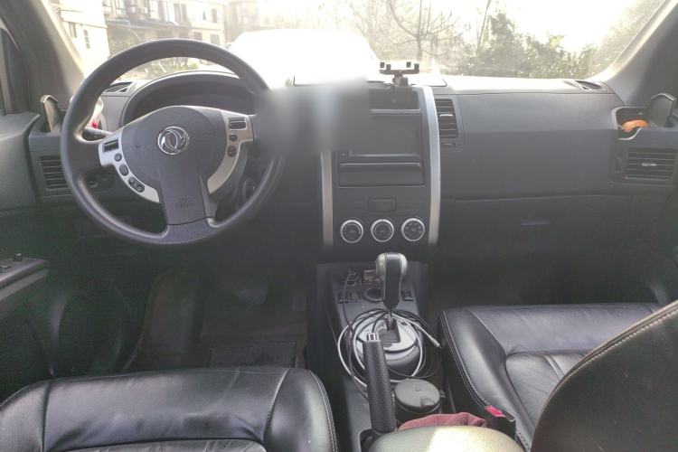 Used Dongfeng Fengdu MX6 2015 2.0L CVT Two-Wheel Drive Dream Edition Center Console