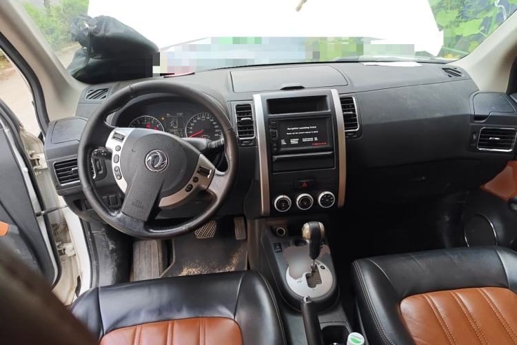 Used Dongfeng Fengdu MX6 2015 2.0L CVT Two-Wheel Drive Dream Edition Center Console