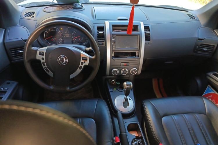Used Dongfeng Fengdu MX6 2015 2.0L CVT Two-Wheel Drive Dream Edition Center Console