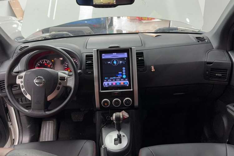 Used Dongfeng Fengdu MX6 2015 2.0L CVT Two-Wheel Drive Excellence Edition Center Console