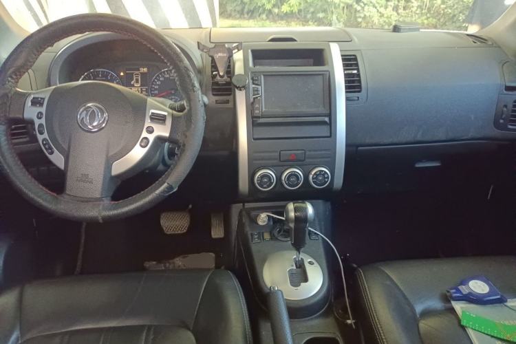 Used Dongfeng Fengdu MX6 2015 2.0L CVT Two-Wheel Drive Dream Edition Center Console