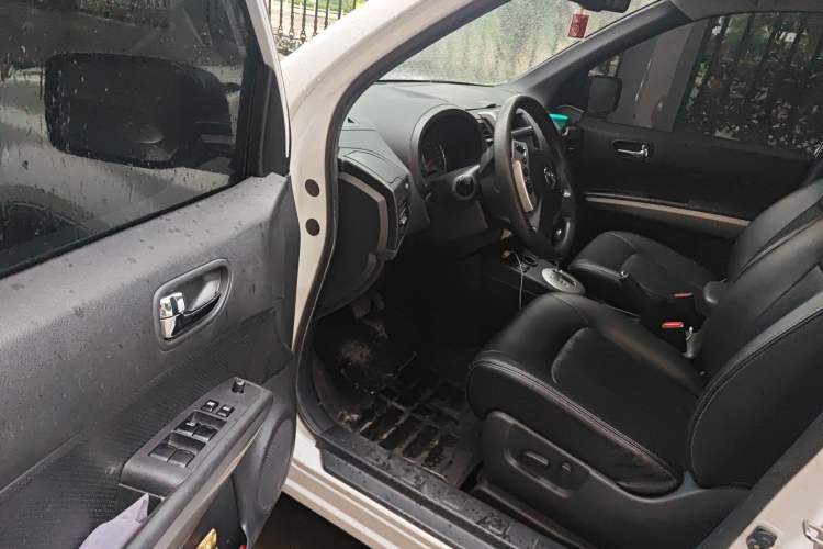 Used Dongfeng Fengdu MX6 2015 2.0L CVT Two-Wheel Drive Dream Edition Driver Seat