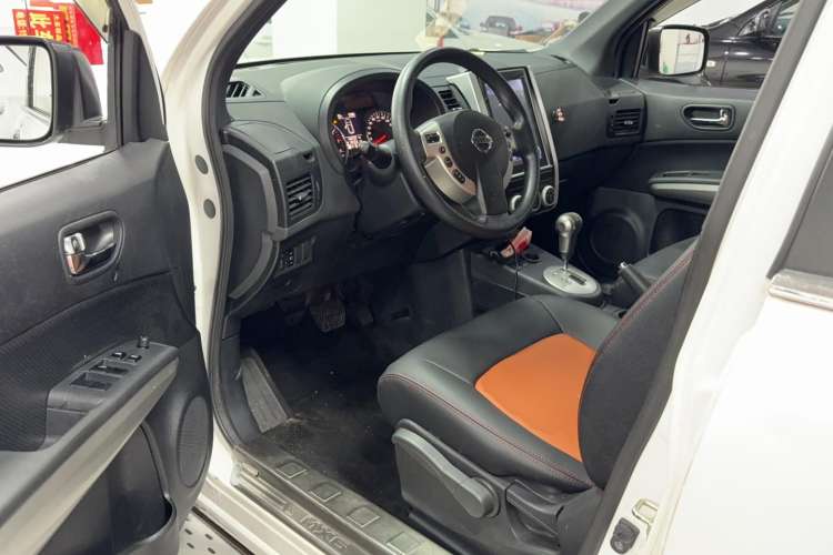 Used Dongfeng Fengdu MX6 2015 2.0L CVT Two-Wheel Drive Excellence Edition Driver Seat