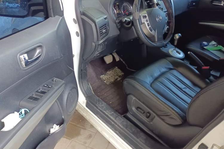 Used Dongfeng Fengdu MX6 2015 2.0L CVT Two-Wheel Drive Dream Edition Driver Seat