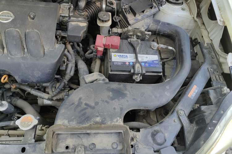 Used Dongfeng Fengdu MX6 2015 2.0L CVT Two-Wheel Drive Dream Edition Engine Bay Left