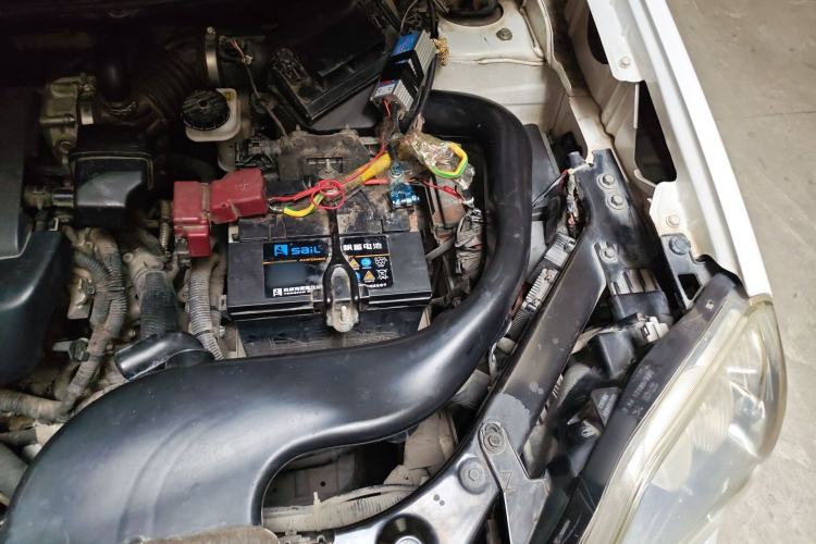 Used Dongfeng Fengdu MX6 2015 2.0L CVT Two-Wheel Drive Excellence Edition Engine Bay Left