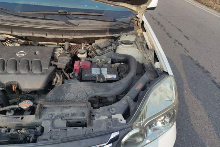 Used Dongfeng Fengdu MX6 2015 2.0L CVT Two-Wheel Drive Dream Edition Engine Bay Left